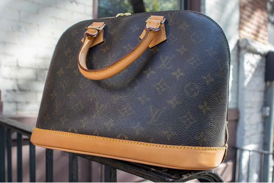 Vệ sinh túi Louis Vuitton Alma, ảnh trước và sau